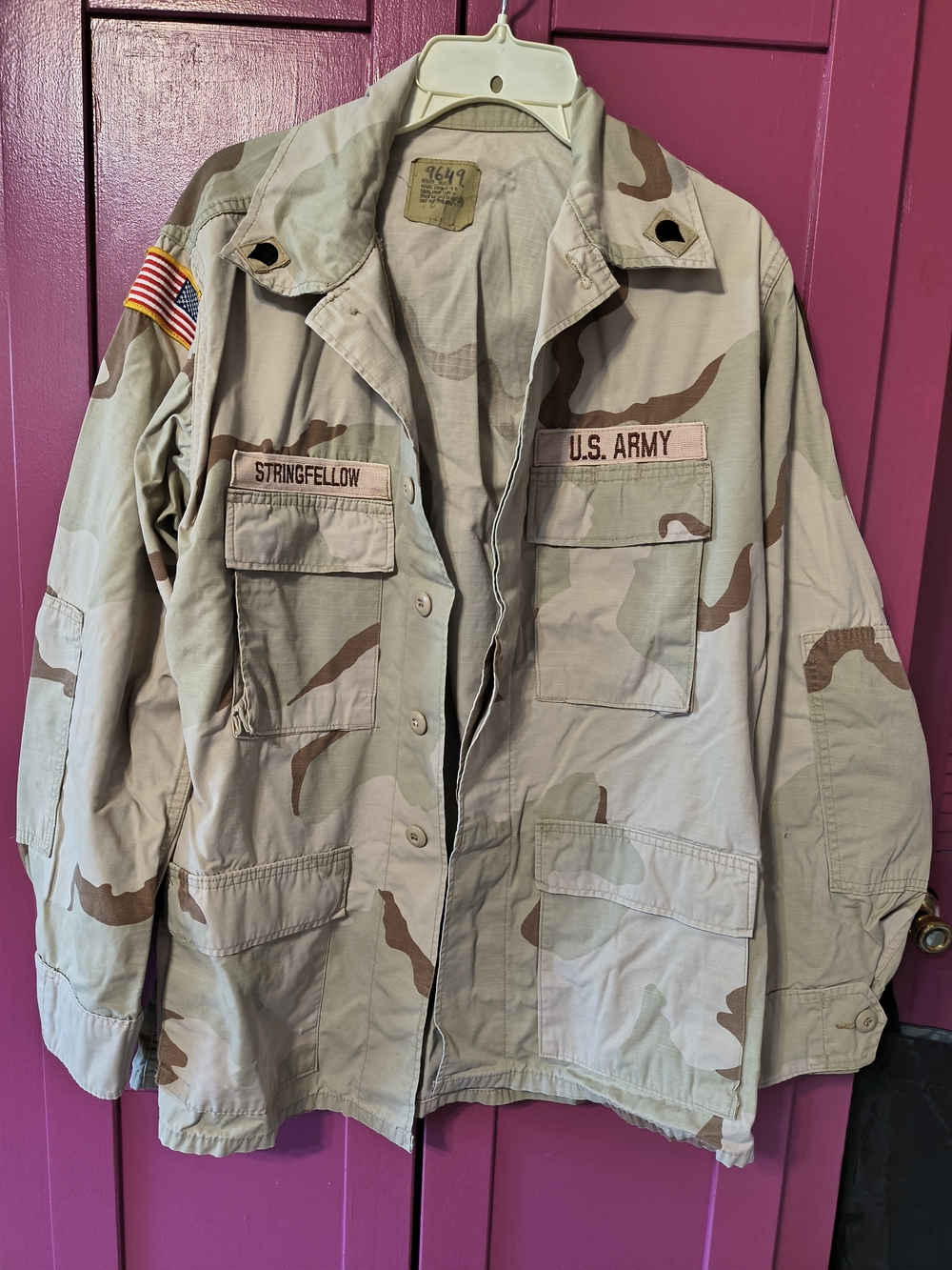 U.S. Army mens  Desert Camoflage pattern combat Jacket size medium regular